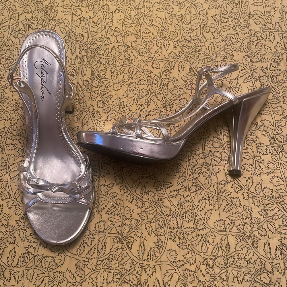 NEW Silver Women's Sandals 8M - Picture 6 of 8